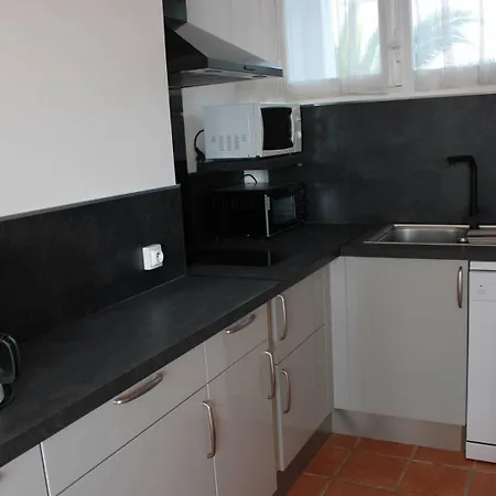 Acces Direct Pour Ce T2 Climatise Dans Avec Parking - 4scyp21 * Saint-Cyprien (Pyrenees-Orientales)